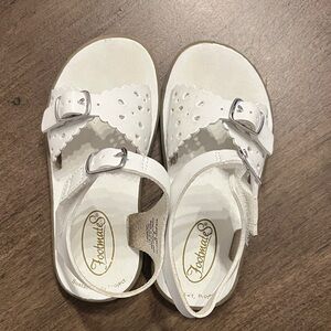 FootMates White Kids Sandals with Buckle